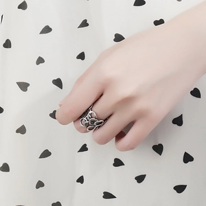 Vintage S925 sterling silver hollow intertwined ring for women with minimalist style