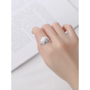 Elegant S925 sterling silver shell ring with striped texture on a female finger