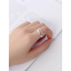 Anello doppio strato in argento sterling S925 con fascia liscia e catena a piccole sfere