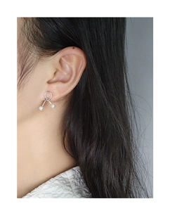 Close-up of S925 sterling silver pearl stud earrings in a knot-inspired rope design