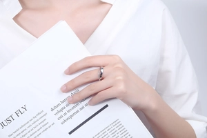 Close-up of minimalist S925 sterling silver double-layer ring with polished finish