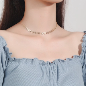 Minimalist S925 sterling silver leaf choker necklace in gold plating on model