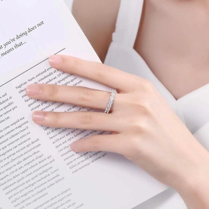 Close-up of a S925 sterling silver ring with sparkling cubic zirconia on a model hand