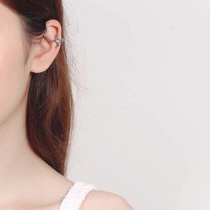 Elegant S925 sterling silver minimalist intertwined ear cuff for non-pierced ears