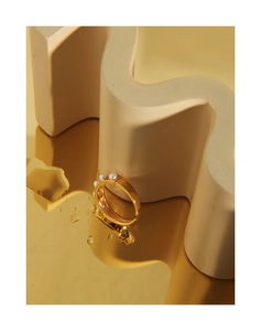 Detailed view of gold S925 silver ring featuring three pearls and textured edges