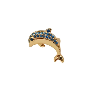 Golden dolphin ear clip with blue stones in a minimalist minimalist S925 silver design