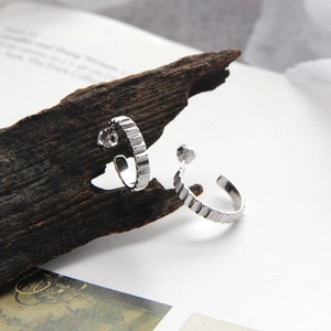 Minimalist S925 sterling silver hoop earrings with vertical groove texture and butterfly back