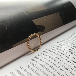 Minimalist S925 sterling silver twist rope ring with 18K gold plating and open design