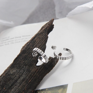 Minimalist S925 sterling silver C-shaped earrings with vertical pleated texture