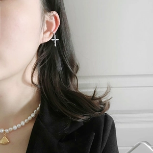 Elegant S925 sterling silver cross ear cuff and pearl necklace worn by a model