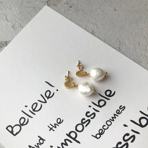 Close-up of S925 silver shell earrings with baroque pearls on a white display card