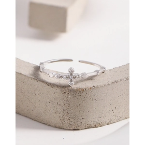 Bague ajustable en argent S925 avec motif croix minimaliste et sertissage de zircons