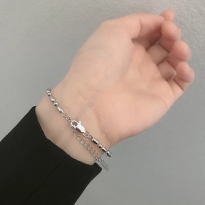 Detail of 925 sterling silver oval bead bracelet with lobster clasp and adjustable chain