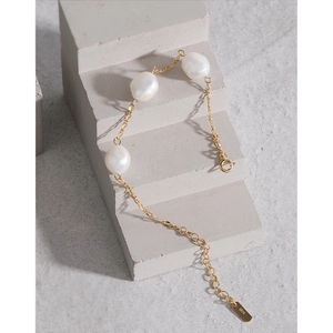 Elegant S925 sterling silver gold chain bracelet with three baroque pearls on stone steps