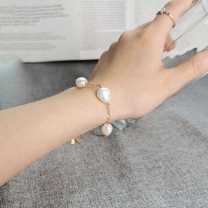 Minimalist S925 silver bracelet featuring three irregular baroque pearls on a gold chain
