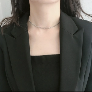 Elegant 925 sterling silver curb chain choker necklace for women worn on neck
