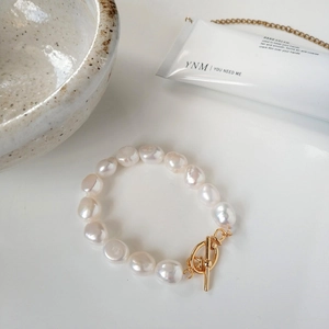 Elegant 925 silver bracelet featuring natural baroque pearls and a golden OT toggle clasp