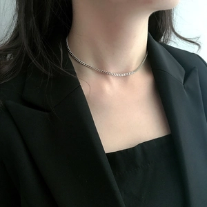 Close-up of a minimalist 925 sterling silver curb chain choker necklace on a model