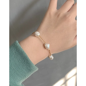 Elegant gold S925 sterling silver bracelet featuring three natural baroque pearls for women