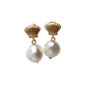 Minimalist S925 sterling silver gold shell earrings with natural baroque pearl drops