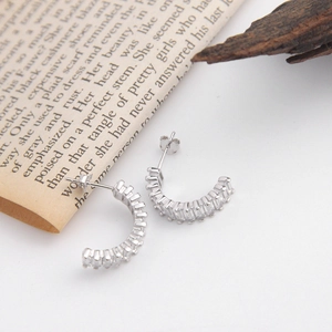 Detailed side view of S925 silver C-shaped hoop earrings with baguette-cut zircons