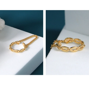 Detail of S925 sterling silver gold chain ring showing texture and metal hallmark