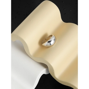Bague ouverte minimaliste en argent S925 avec anneau bombé épais et finition poli miroir