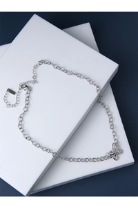 Détail du pendentif papillon en argent S925 avec fermoir mousqueton et chaîne d'extension