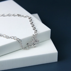 Collier élégant en argent sterling S925 avec pendentif papillon et chaîne fine délicate