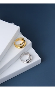 Detail of S925 sterling silver double-layer twisted rings in gold and silver finish