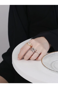 Detail shot of stacked S925 silver rings with twisted rope and square zircon gemstone