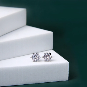 Boucles d'Oreilles Clous en Argent Sterling S925 avec Strass Ronds pour Femmes Design Minimaliste à Six Griffes Bijoux de Mode