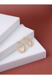 Detailed view of S925 silver C-shaped gold earrings adorned with delicate white pearls