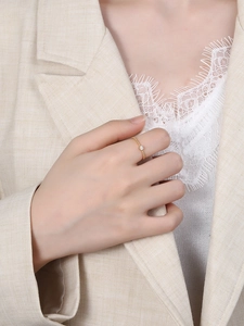 Close-up of a 925 sterling silver beaded ring with zircon on woman's finger