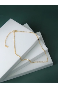 Detail of S925 sterling silver pig-nose chain necklace with gold plating finish