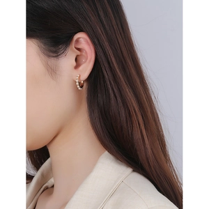 Elegant gold S925 silver hoop earrings with delicate white pearls for a luxury look