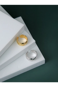 Detail of minimalist quilted lattice pattern on gold and silver open rings