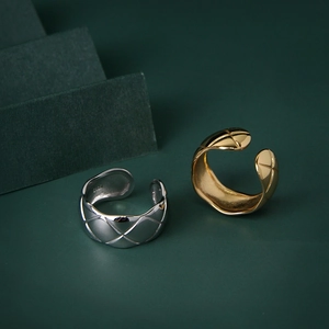 Minimalist S925 sterling silver open rings featuring quilted patterns in gold and silver