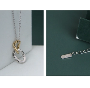Detail of S925 sterling silver chain with dual-tone interlocking rings and hallmark tag