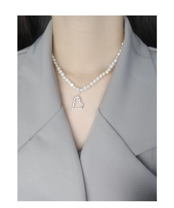 Detail of S925 silver necklace with natural freshwater pearl and hollow heart pendant