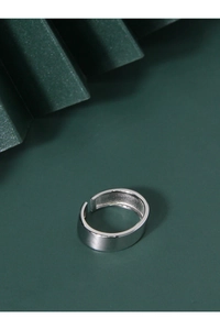 Top-down view of a minimalist S925 silver ring featuring a wide slanted surface on dark green
