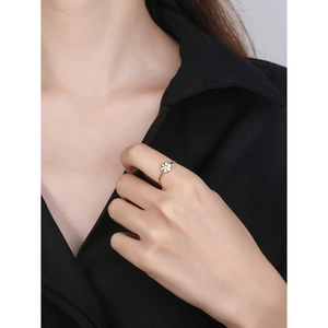 Elegant gold plated S925 silver ring featuring a small white daisy flower design