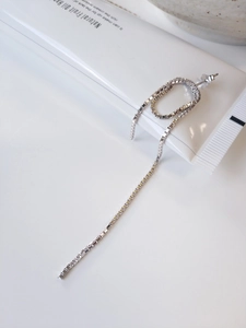 Detailed close-up of S925 sterling silver box chain tassel earrings with minimalist hook design