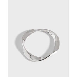 Minimalist S925 Sterling Silver Mobius Strip Ring For Women Chic Twisted Wave Band Statement Finger Ring Fashion Jewelry