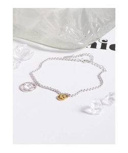 Détail de la chaîne à billes en argent S925 avec pendentifs smiley bicolores