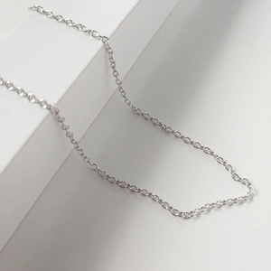 Polished S925 sterling silver cable chain necklace displayed on a white podium