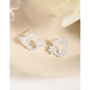 Minimalist S925 sterling silver asymmetrical floral petal stud earrings in silver white