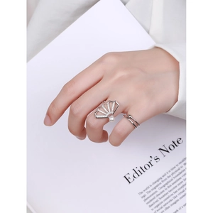 S925 sterling silver layered ring set with fan-shaped zircon and pearl on model hand