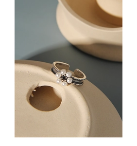 Detailed close-up of a vintage S925 silver ring featuring a delicate pearl flower design