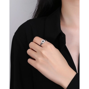 Minimalist S925 sterling silver ring with pearl flower design worn on index finger